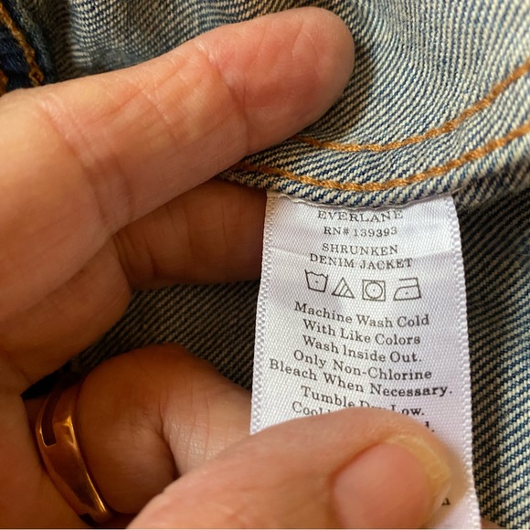 Everlane M cropped classic denim jacket. - Picture 6 of 6